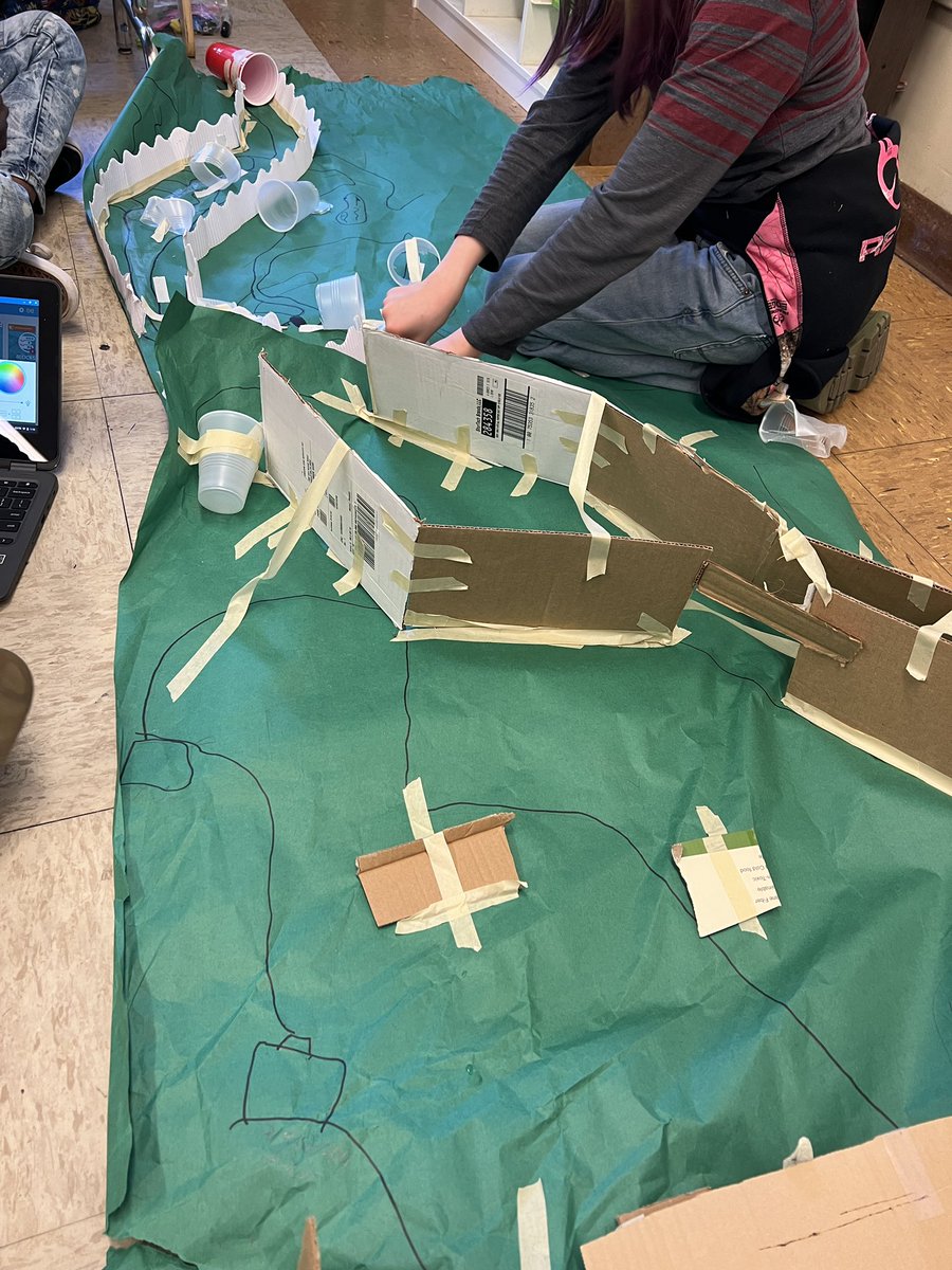 hoxiery's tweet image. Check out these @LeopardsLee S created @SpheroEdu golf coarse holes. These kids can design! #PPSLearningTech