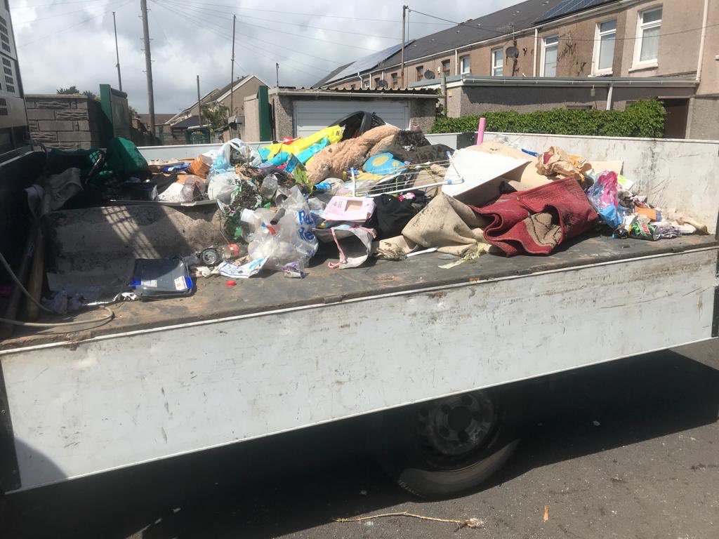 hmppswales's tweet photo. More pictures from Port Talbot Lane Clearance @NPTCouncil @Keep_Wales_Tidy @KeepPTTidy @kathyatkwt 
#CommunityPaybackWorks 
#ThisIsNotASoftSentence
#HelpingTheCommunity
#GreatPartnershipProject
#WellDoneAndysTeam https://t.co/6Ec25E89g9