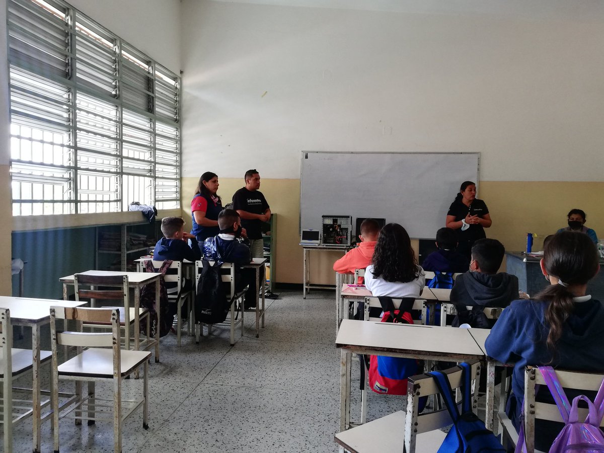 anabriceo8's tweet photo. Desde el Mega Infocentro Mérida Activos en la Escuela Gladys Celina Lobo de Carnevalis en el Taller Básico del Computador y sus partes. Alumnos de 4to y 6to Grado @NicolasMaduro. @LuisinfoVe
. @InfoBcMerida. @InfoM3rida1 https://t.co/yuQSVx4fUi