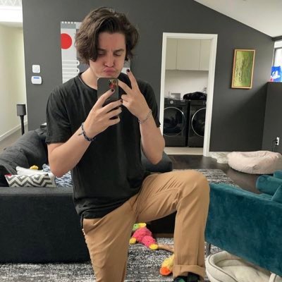 DailyEef's tweet photo. Peace signs lol 😊✌️💗
•
•
•
•
#YouTuber #TourEef #streamer #SoftBoi #softboi #KOllOK #ihtdtt #IHTDTT #EthanNestor #ethannestor #ChatterBox #EthanLove #ethanlove #DailyEef #dailyeef #crankgameplays #Crankgameplays https://t.co/ssLzwA1sX0
