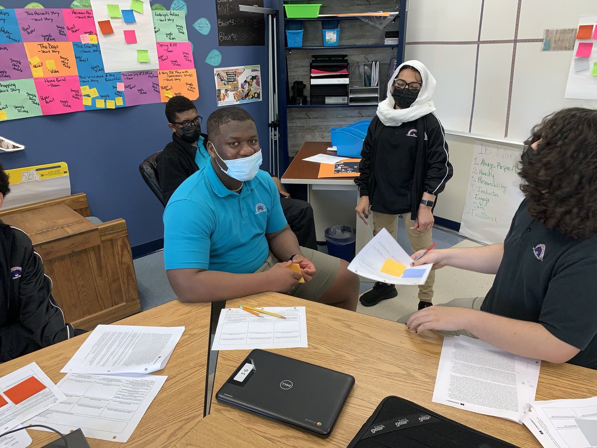 CSP_Charter's tweet photo. Today’s classroom spotlight is Mrs. Layton’s English 11 class. Today they spent time gathering evidence and providing support that demonstrate author’s style. Way to go English 11! #TigerPRIDE #AACPSAwesome https://t.co/Qug1GkwmAG