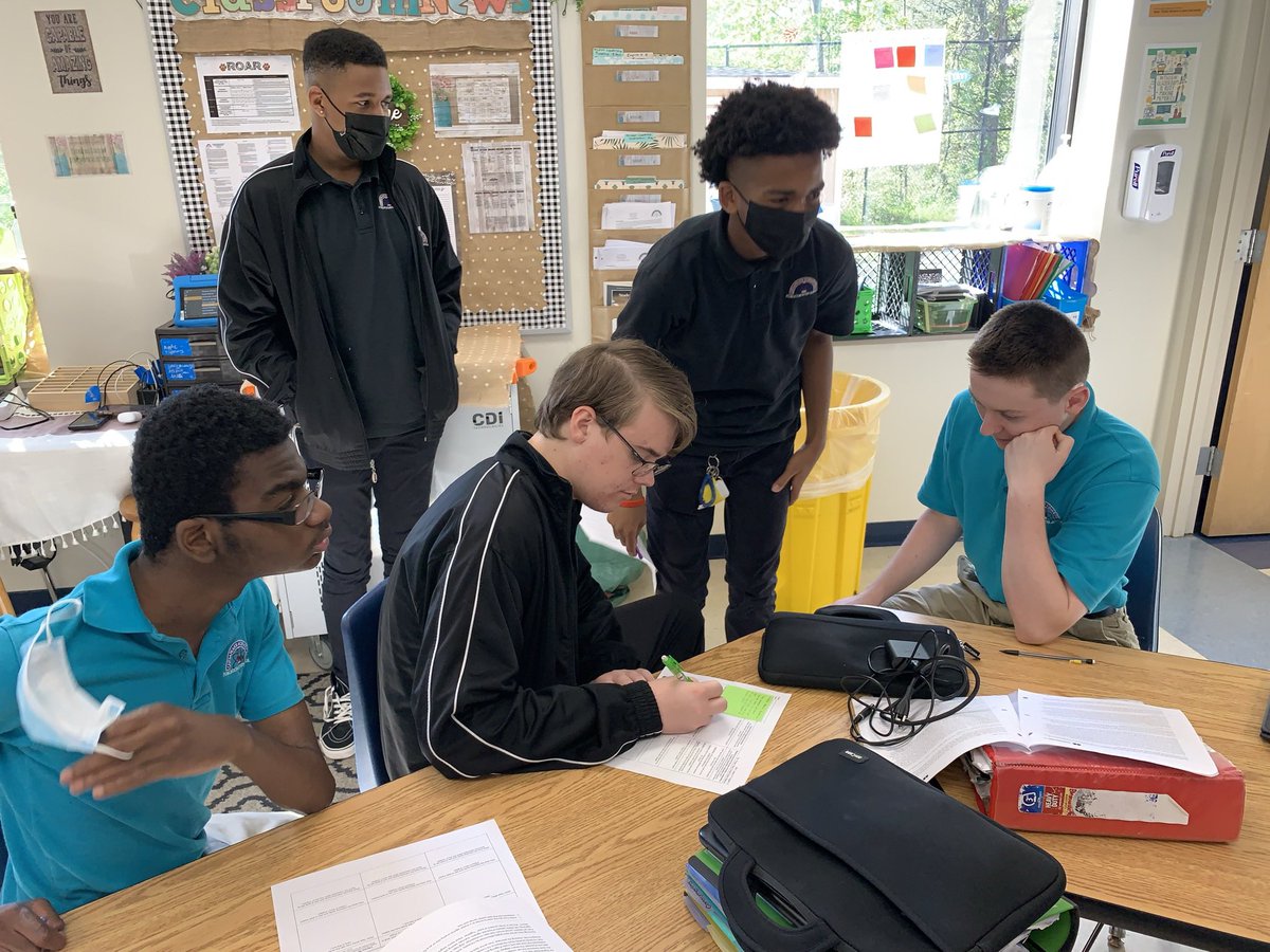 CSP_Charter's tweet photo. Today’s classroom spotlight is Mrs. Layton’s English 11 class. Today they spent time gathering evidence and providing support that demonstrate author’s style. Way to go English 11! #TigerPRIDE #AACPSAwesome https://t.co/Qug1GkwmAG