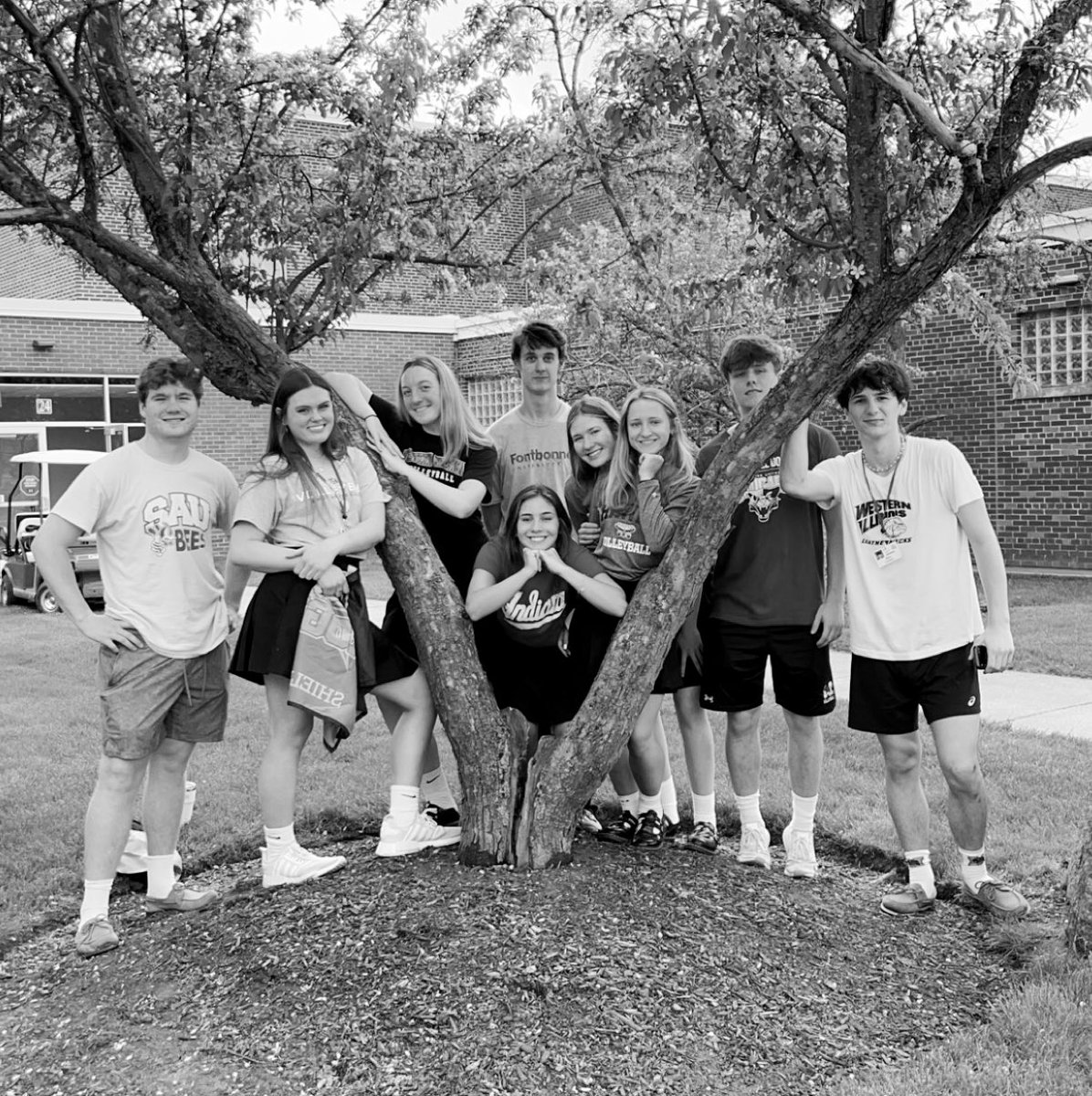 RedHawkVB's tweet photo. The #Program Class of 2๏ธโฃ0๏ธโฃ2๏ธโฃ2๏ธโฃ on their last day of School๐๐๐ #OneOfAKind ๐ฏ๐ฏ #FamAlways https://t.co/LRRUkQmTWr