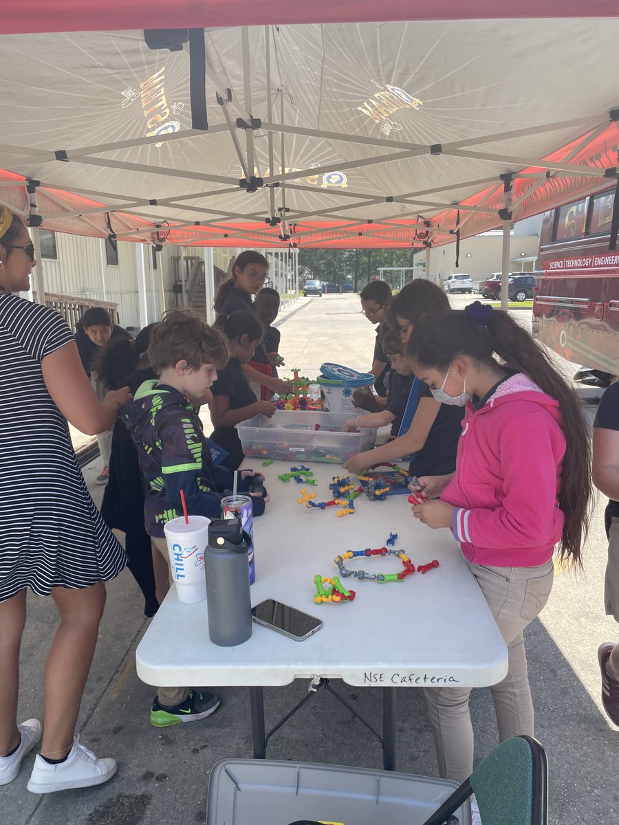 TheSTEAMExpress's tweet photo. Thank you @ssebuccaneers for inviting the 🚂#STEAMExpress🚂to be a part of your STEAM Day!! #STEAM @LPPS_EdTech @tech_parish @Livingston_PPS @JolieG1 https://t.co/w4T1sYLQWl