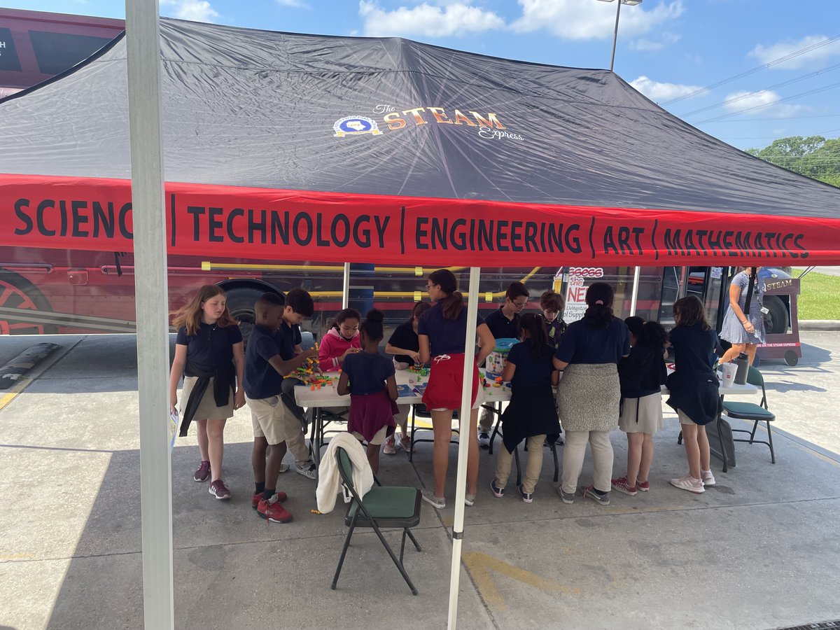 TheSTEAMExpress's tweet photo. Thank you @ssebuccaneers for inviting the 🚂#STEAMExpress🚂to be a part of your STEAM Day!! #STEAM @LPPS_EdTech @tech_parish @Livingston_PPS @JolieG1 https://t.co/w4T1sYLQWl