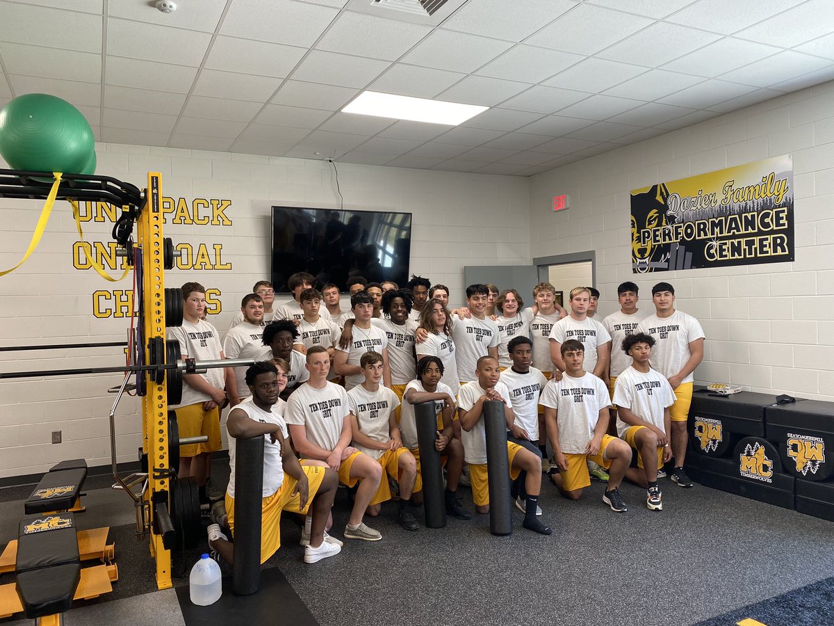 PCoachMetzger's tweet photo. FOCUS WEDNESDAY we started by honoring our A/B honor roll students. The PACK quickly transitioned into a fired up weight room workout. All In FAMILY https://t.co/jWINp3iYs6
