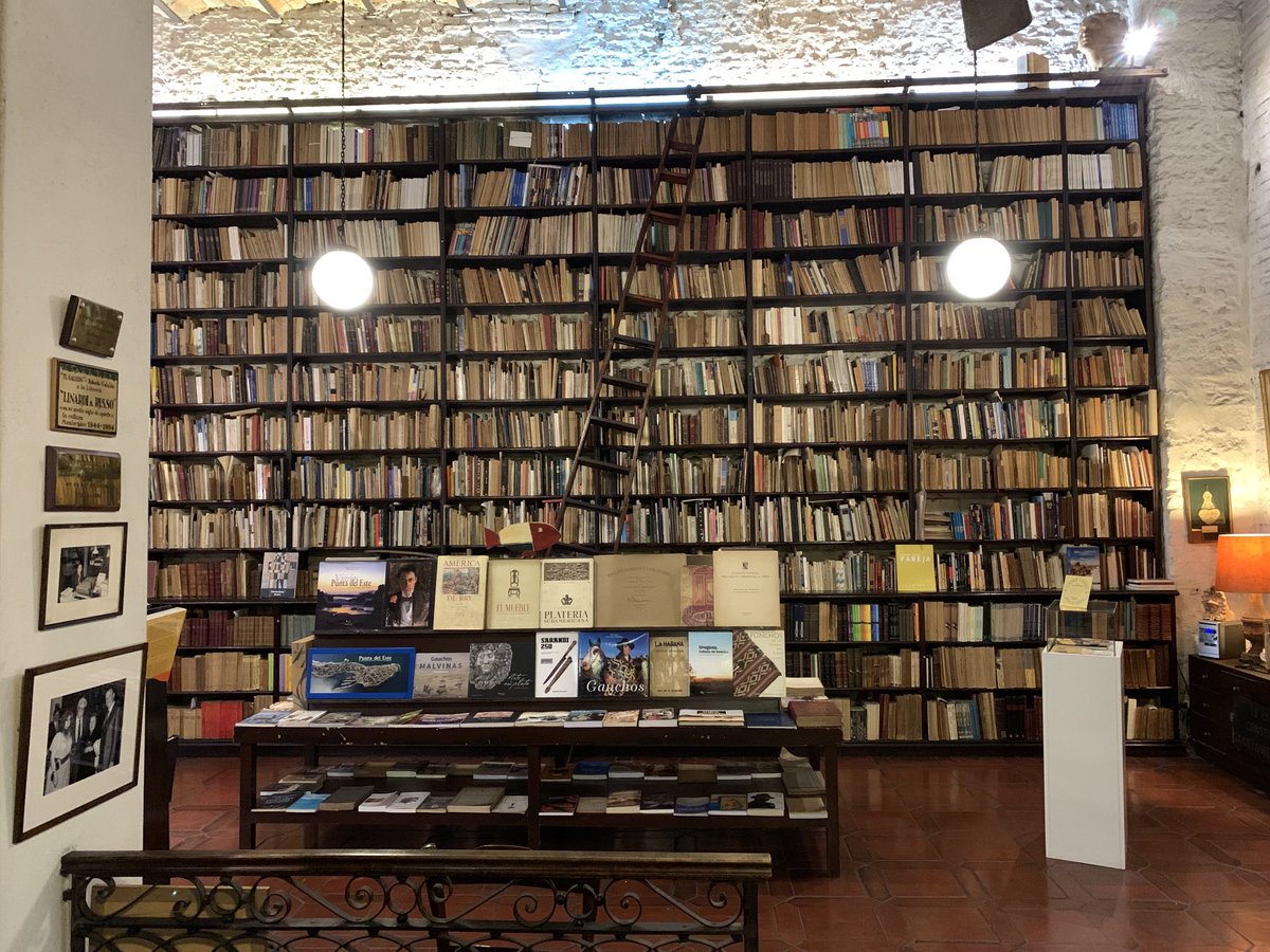 AlvaroVargasLl's tweet photo. Nuestra infaltable visita a la librería más hermosa del mundo, “Linardi y Risso”, en Montevideo. https://t.co/zy2SX7vC9s