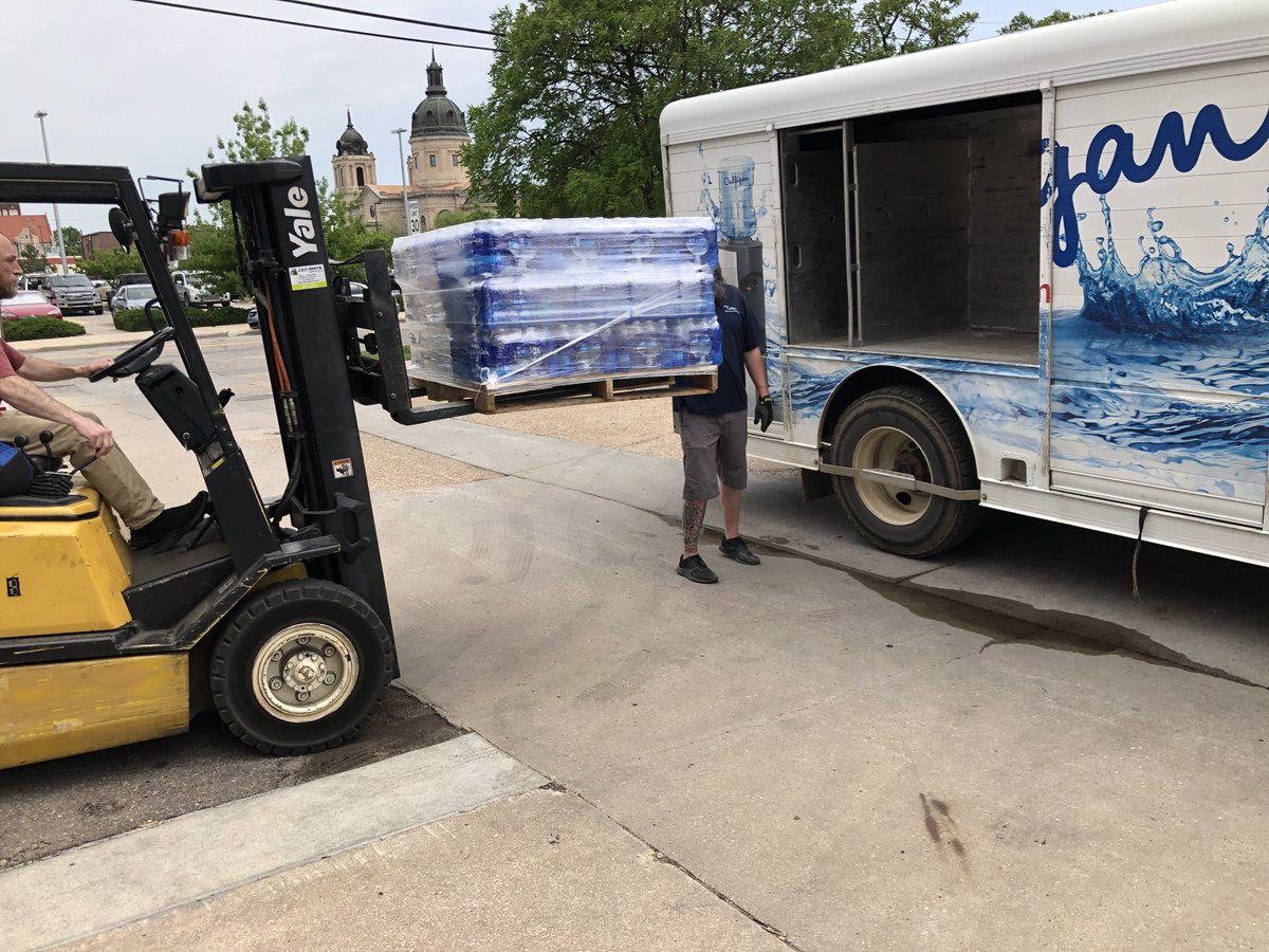 salvationarmyks's tweet photo. Community continues to help in our efforts to keep Andover relief moving forward, thanks to Culligan Water for dropping off the pallet this morning. #AndoverStrong #DoingTheMostGood #lovebeyondmeasure https://t.co/SbmVGJ5QJr