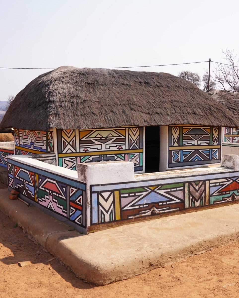petchpacker's tweet photo. KhwaMglanga is acclaimed as the spiritual home of the first Ndebele tribe, settled in the 1700’s.

The Ndebele culture is renowned for their vibrant traditional dress and the distinctive geometric patterns that infuse many aspects of their lives, and customs.

South Africa 🇿🇦 https://t.co/RxcF9q15XJ