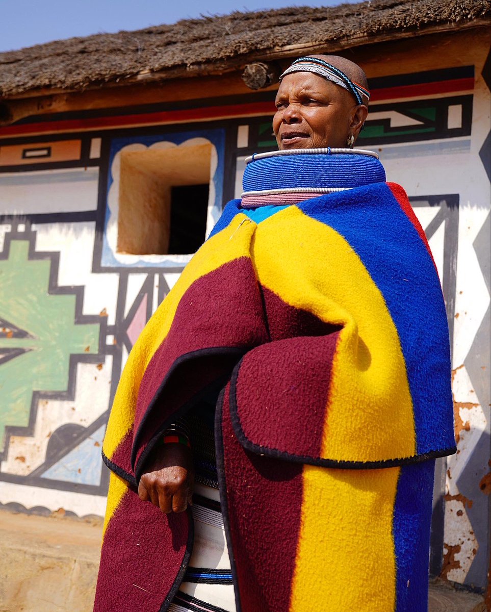 petchpacker's tweet photo. KhwaMglanga is acclaimed as the spiritual home of the first Ndebele tribe, settled in the 1700’s.

The Ndebele culture is renowned for their vibrant traditional dress and the distinctive geometric patterns that infuse many aspects of their lives, and customs.

South Africa 🇿🇦 https://t.co/RxcF9q15XJ