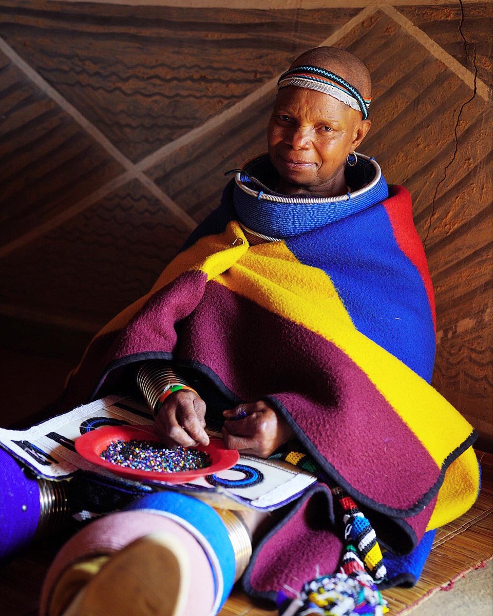petchpacker's tweet photo. KhwaMglanga is acclaimed as the spiritual home of the first Ndebele tribe, settled in the 1700’s.

The Ndebele culture is renowned for their vibrant traditional dress and the distinctive geometric patterns that infuse many aspects of their lives, and customs.

South Africa 🇿🇦 https://t.co/RxcF9q15XJ