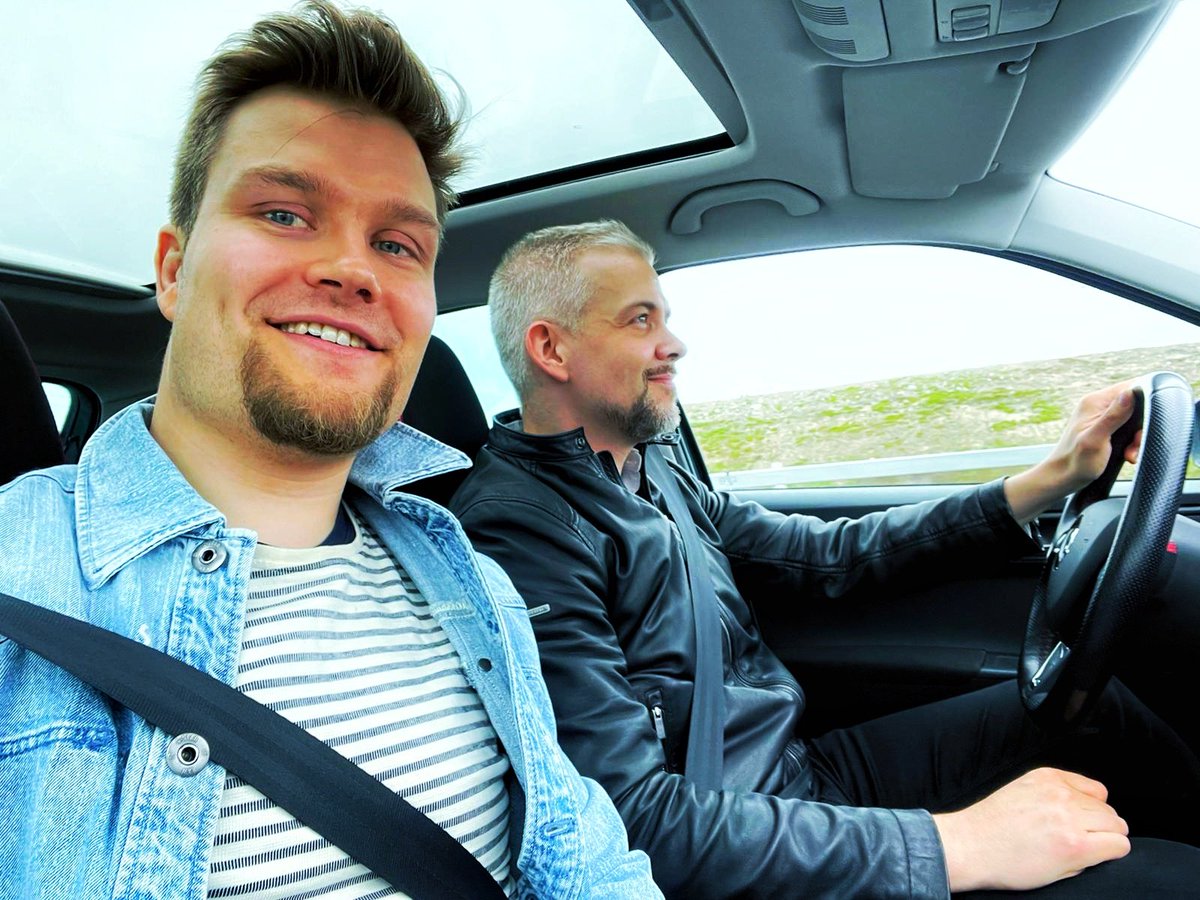 DIGIDEMOhanke's tweet image. Tänään digidemoiltiin Äänekosken lukiolla @kallsa yh1-opintojakson vieraana päättämässä eduskunta-episodin pilotointi. Kiitos Sami ja lukiolaiset! Mielenkiintoinen äänestystulos ja hyviä perusteluja ✌🏻#digidemo #demokratiakasvatus #lops2021 #eduskunta #eduskuntaepisodi #thinglink