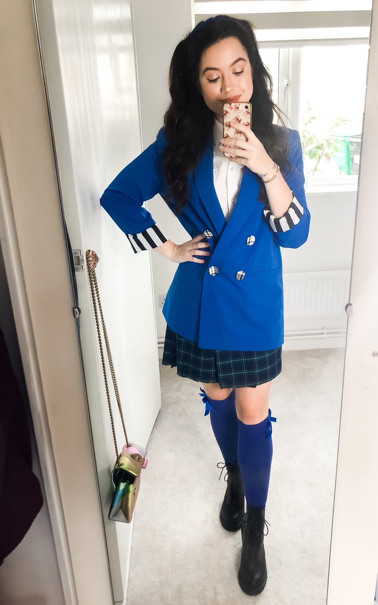 awkwardhughope's tweet photo. #HowVeryCosplay 💙 https://t.co/u8xDWCNFmt