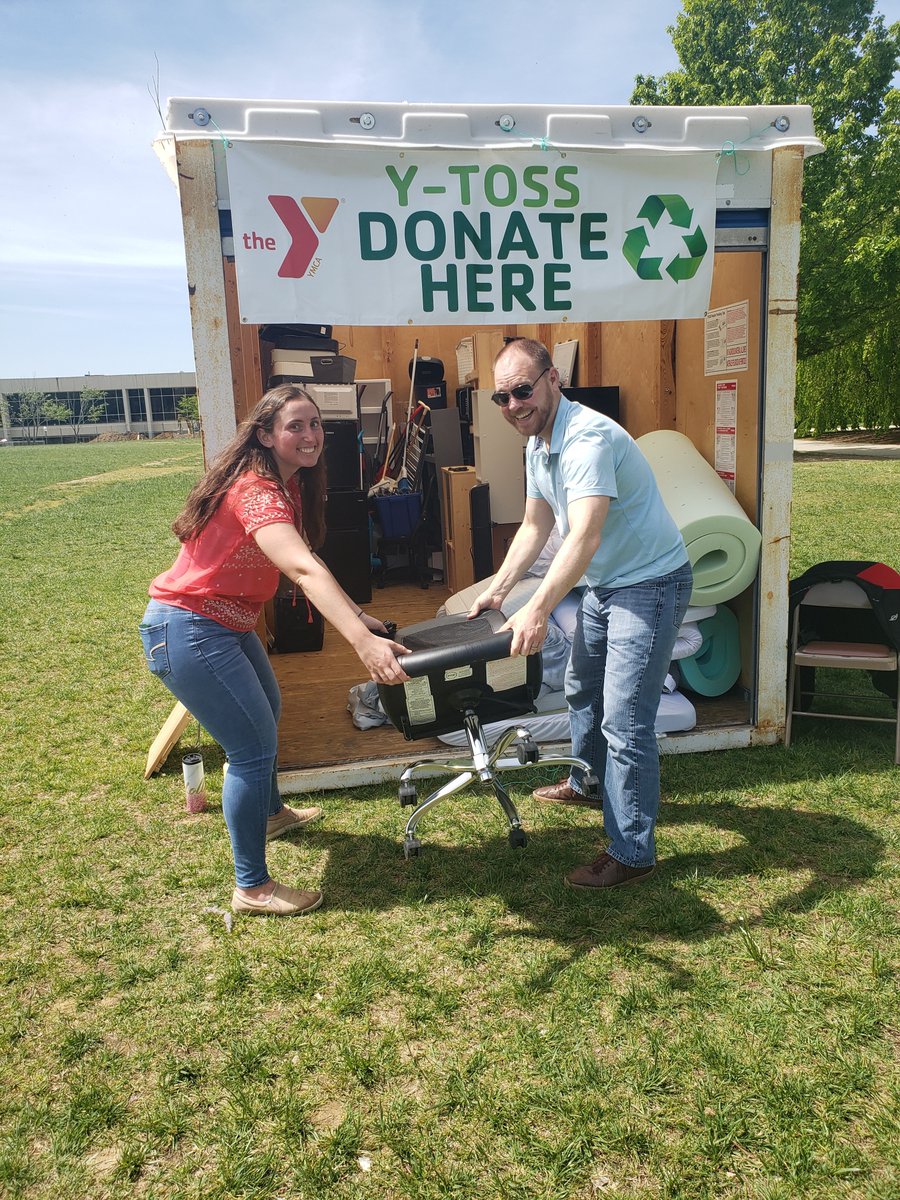 colleyarch's tweet photo. We enjoyed spending a beautiful afternoon to assist the @vtymca with their semi-annual Y-Toss! Items collected from students will be re-sold to students and the general public when students return in the fall semester. #community #environment #vtymca #volunteer #UtProsim https://t.co/qfKfksT427