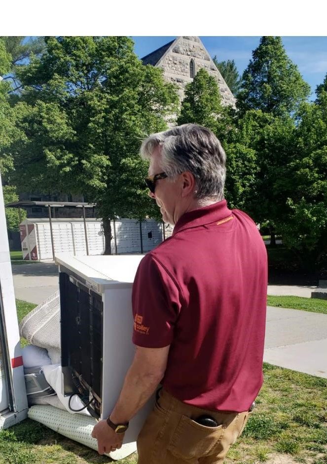 colleyarch's tweet photo. We enjoyed spending a beautiful afternoon to assist the @vtymca with their semi-annual Y-Toss! Items collected from students will be re-sold to students and the general public when students return in the fall semester. #community #environment #vtymca #volunteer #UtProsim https://t.co/qfKfksT427