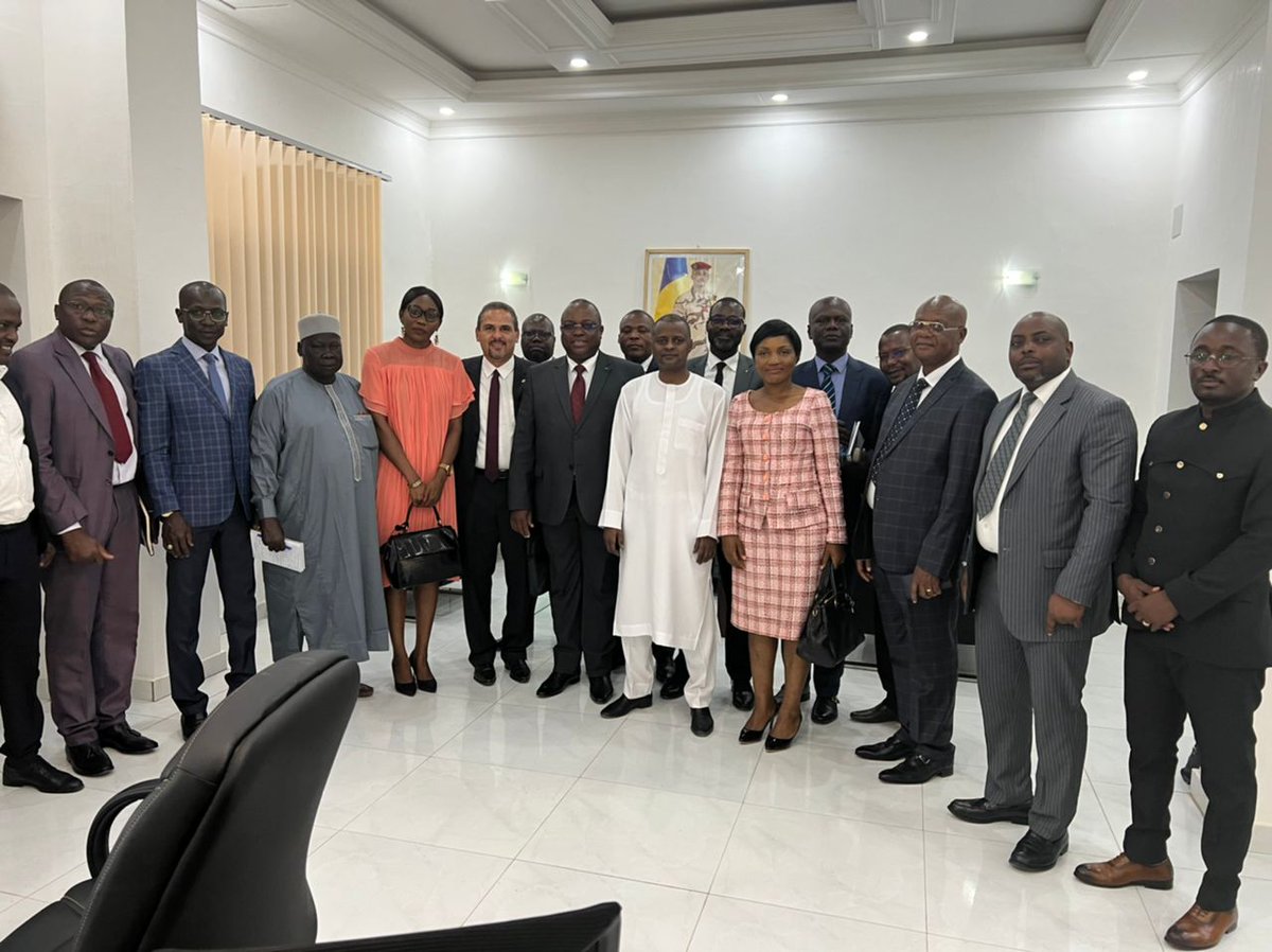 MbataGervais's tweet photo. Visite sur place des évaluateurs du GABAC à  Ndjamena. L'équipe du GABAC avec le Ministre Tchadien des finances. https://t.co/rx3Ollt45F