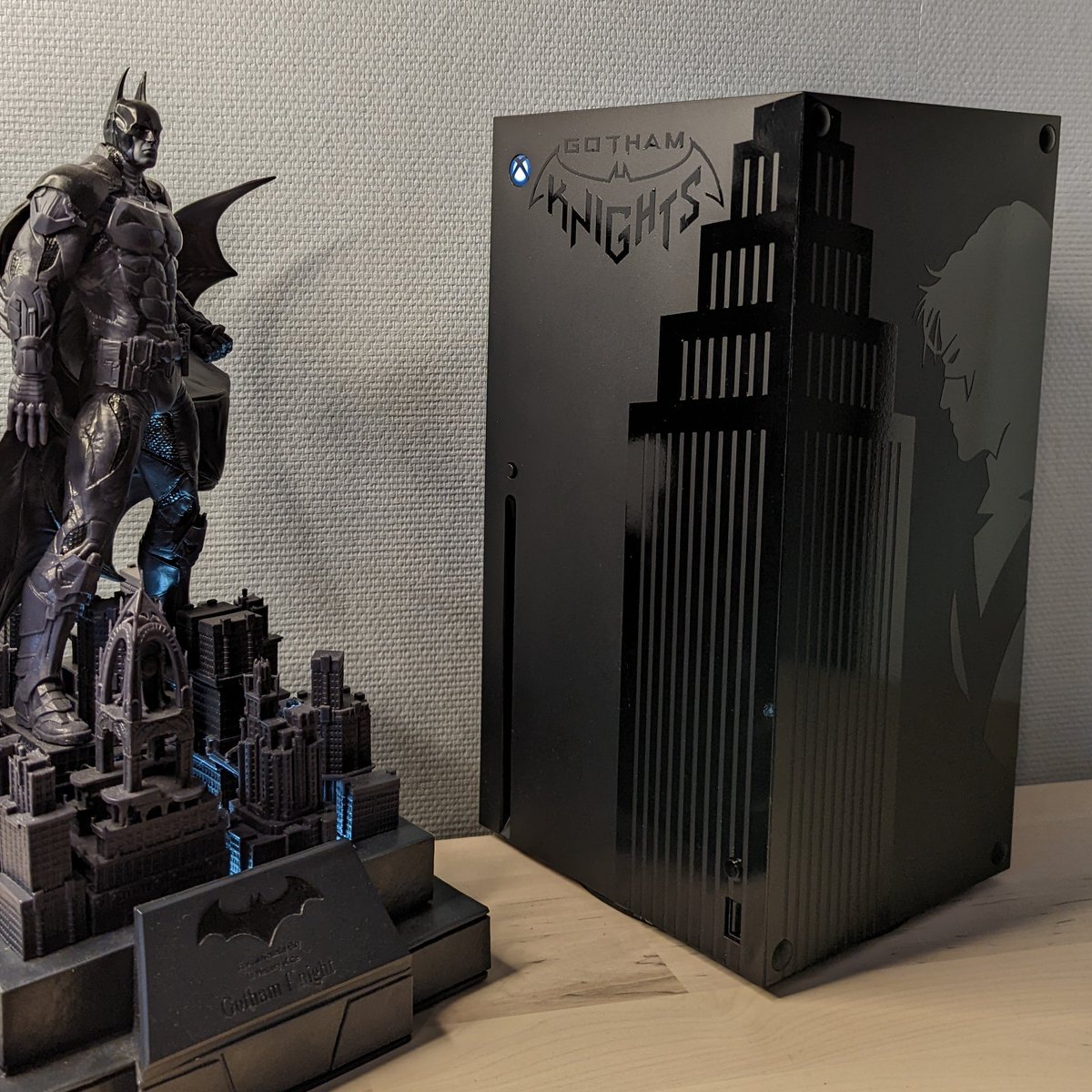 Ze_Redge's tweet photo. Hop ! Voici ma Xbox Series X Gotham Knights 🦇🌃

#GothamKnights #Gotham #XboxSeriesX @GothamKnights @wbgamesfr https://t.co/BigICUeK39