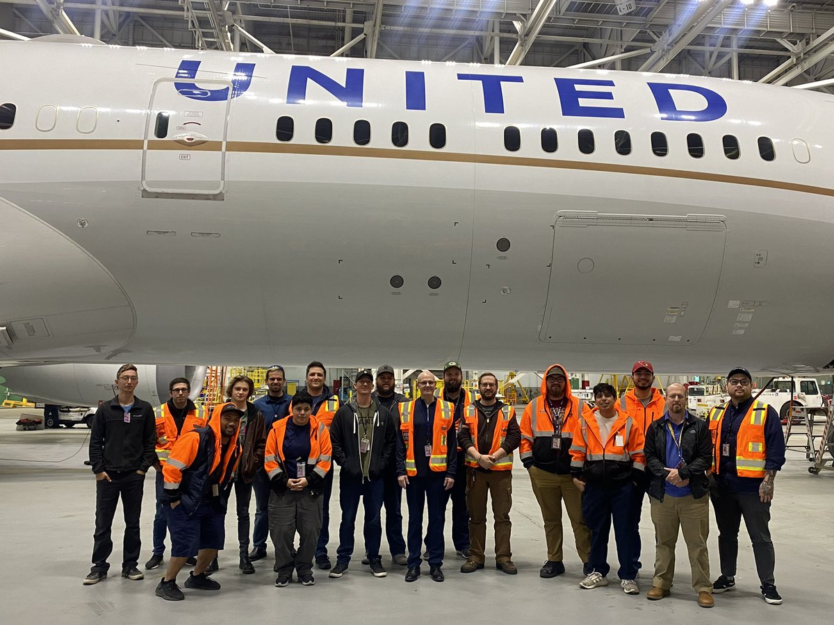 stuartmcpeak's tweet photo. @JMRoitman @RodneyLuetzen @JRoo1421 @BarbDonohue84 Welcome our newest class of Technicians to United Airlines here in DENMM https://t.co/6n7bbdCKV4