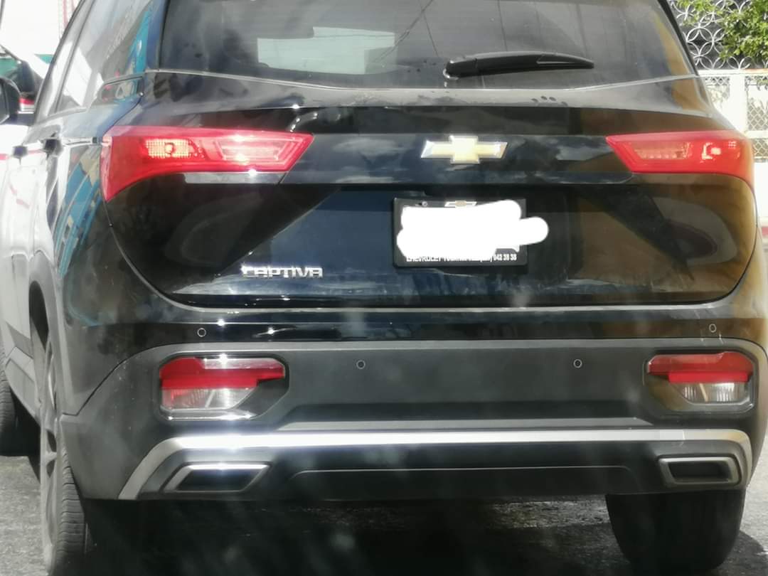 lugica's tweet photo. @sergiooliveiram Hola, porque será que varias marcas están optando en poner salidas falsas de escape, las que he visto son Chevrolet y VW https://t.co/epSG024GYy