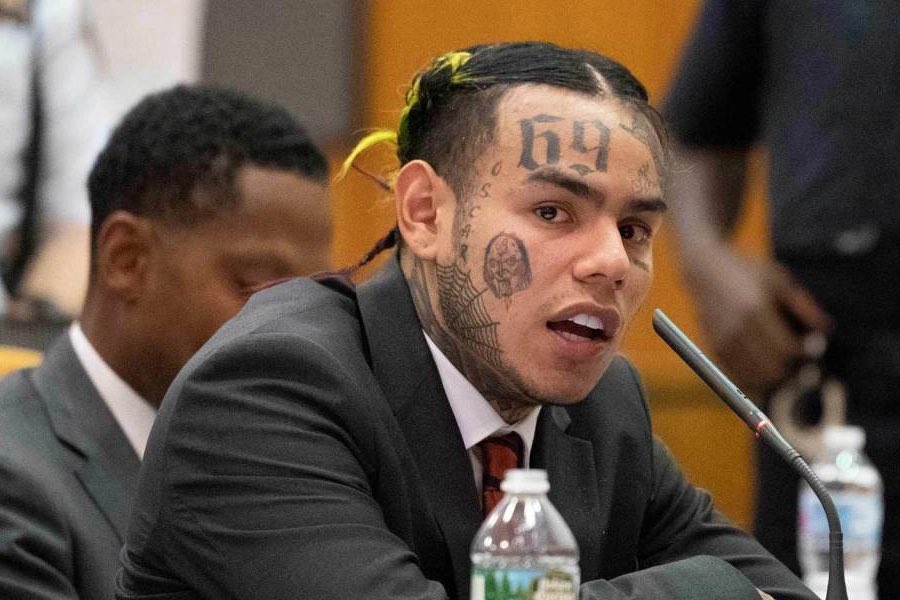 LeaveAMessage8's tweet photo. Nobody:

6ix9ine: You heard about YSL… https://t.co/zJ6RgRtAar