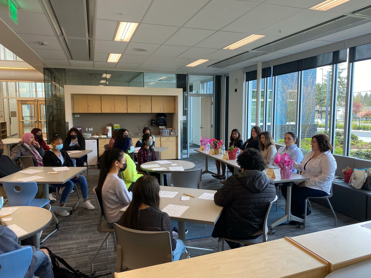 FWPS210's tweet photo. IGNITE Worldwide hosted an all-women panel of information Technology (IT) engineers and civil engineers at Evergreen Middle school, where scholars learned about opportunities in STEM fields, and the underrepresentation of women and nonbinary people in this field. #FWPSGoal3 https://t.co/GgUDDUTvT4