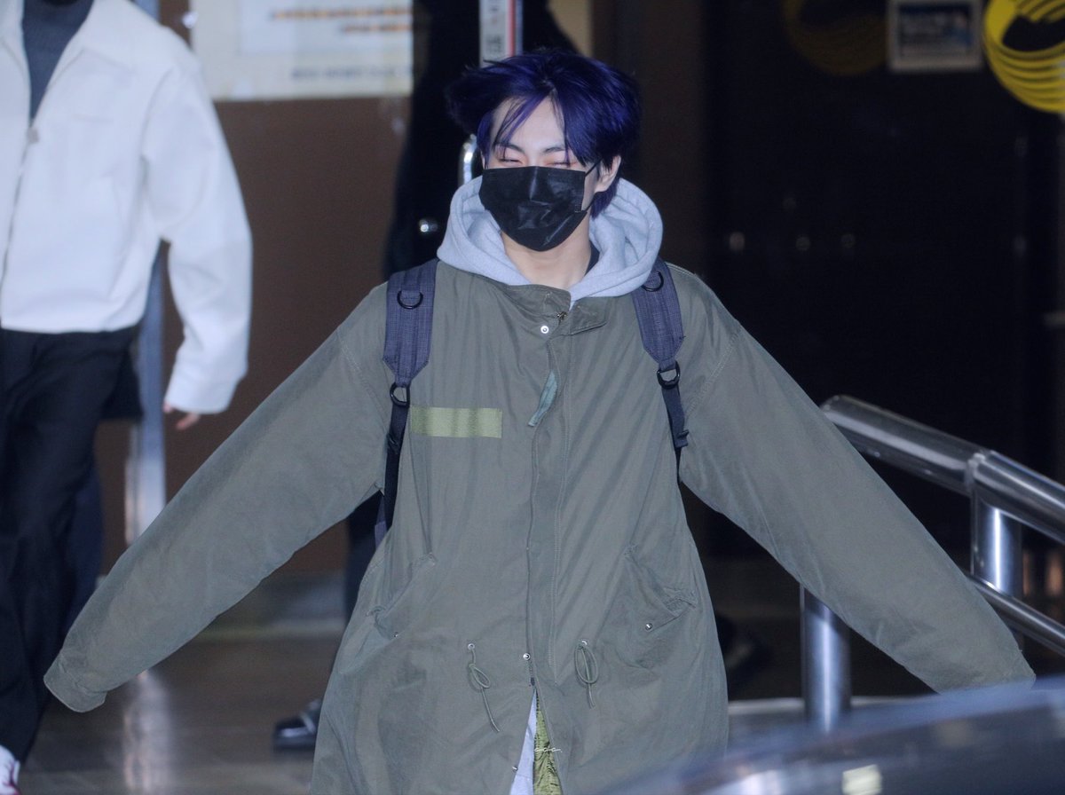 yjwprnts's tweet photo. jungwon's cute way of walking https://t.co/b5uw6lIcL9