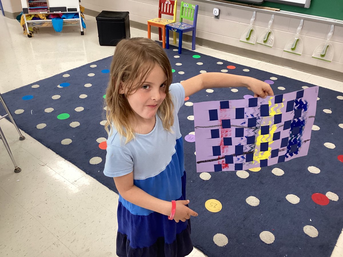 MrsKrinn's tweet photo. Kindergarten learned about where yarn come from sand how to weave on a paper loom. #BHESart https://t.co/xE36Ud5dlu