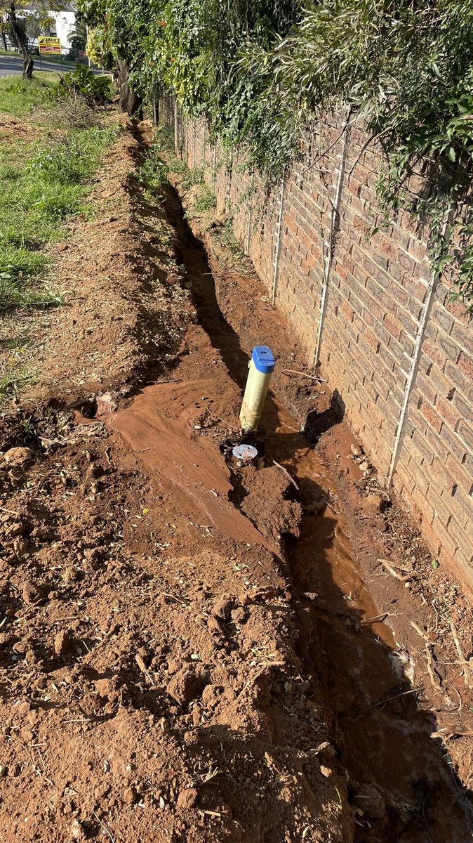 IanIS75463569's tweet photo. @JHBWater, @DavidCOJ102 major burst pipe Ballyclare Drive, Bryanston. This burst is flooding an electrical substation and my property. It is highly URGENT. Nearest corner Ballyclare drive and old killcullen. My address is 4 Ballyclare drive. Please respond ASAP. https://t.co/mrOQpIEHEn