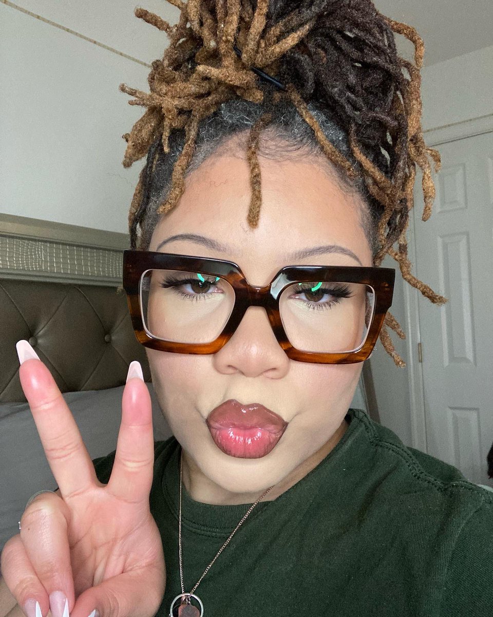 beatsbyskye's tweet photo. Bomb glasses right 😍 shop @Firmoo   for some stylist and trendy glasses! 
Use code bbs50 for $$ off 💙
#Glasses #makeup https://t.co/jjo0qtNoqp