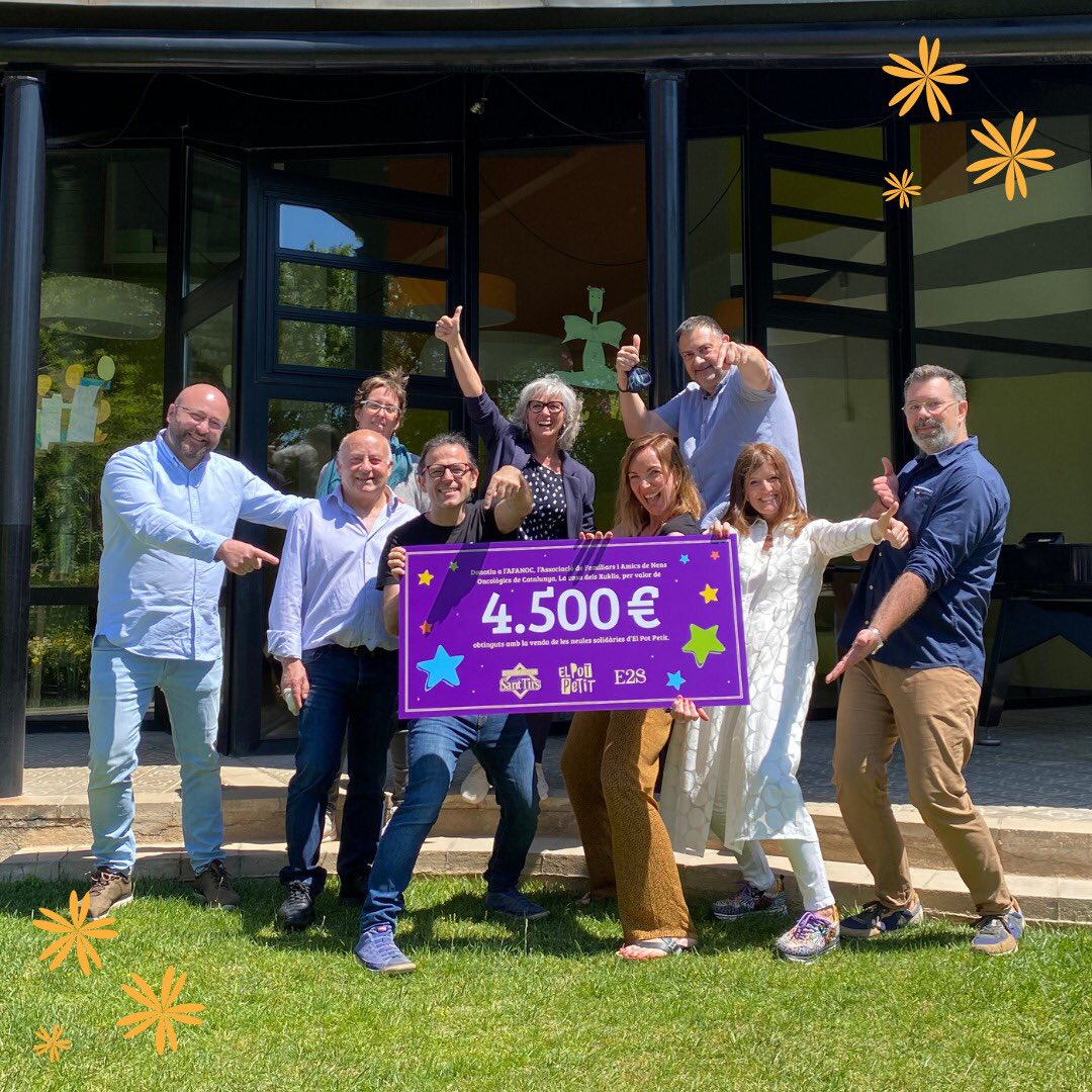 elpotpetit's tweet photo. Avui hem tornat a la Casa dels Xuclis a lliurar el xec de la venda de les Neules Solidàries, que hem fer conjuntament amb Neules Sant Tirs i @E2Screativa 

🤩4.500 euros 🤩

Famílies, sou fantàstiques! https://t.co/HKEkcgkKW7