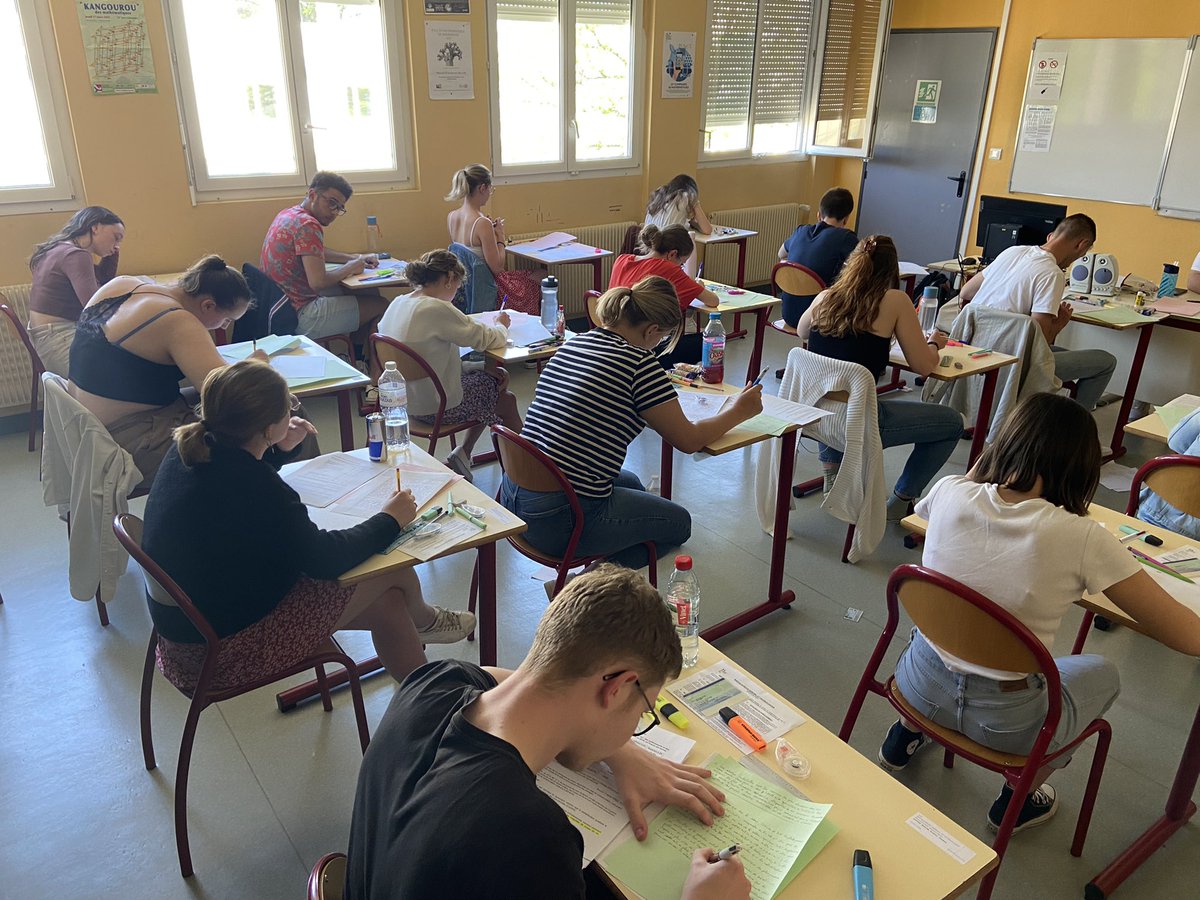 Lycée Romain Rolland tweet media