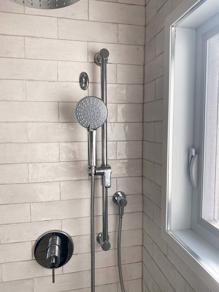 YourFrenchTouch's tweet photo. Natural style bathroom featuring earthtone elements, artisanal subway tiles, a wide niche, 2 vanities with oversized mirrors. 
https://t.co/bPseycR1fu
#Ottawa #homerenovation #bathroomremodel https://t.co/5RBsZvtNC6