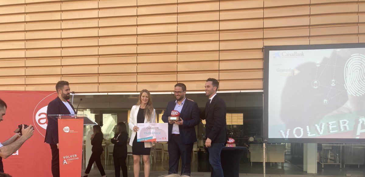 ilopez_inma's tweet photo. Un año mas @cadegranada acompaña a @AJE_Granada en su entrega de Premios. Enhorabuena a @AJE_Granada y por supuesto a los premiados! Vamos a por el premio regional!!!! #territorioemprende https://t.co/6rLxtgpWQM