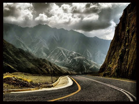 TSP_Geographic's tweet photo. عقبة الصماء، ابها:

 افتتحت عام 1417هـ لتربط جبال السودة بقرى الشرف بباحة ربيعة ونزولاً إلى محافظة رجال ألمع وبطول 7 كم. تقدم عقبة الصماء وطريقها الرابط من قمة جبال السودة إلى منحدرات تهامة مناظر بانورامية فريدة ورائعة يستمتع بها السياح ويلتقطون الصور المختلفة بها https://t.co/vScIsJ4gmz