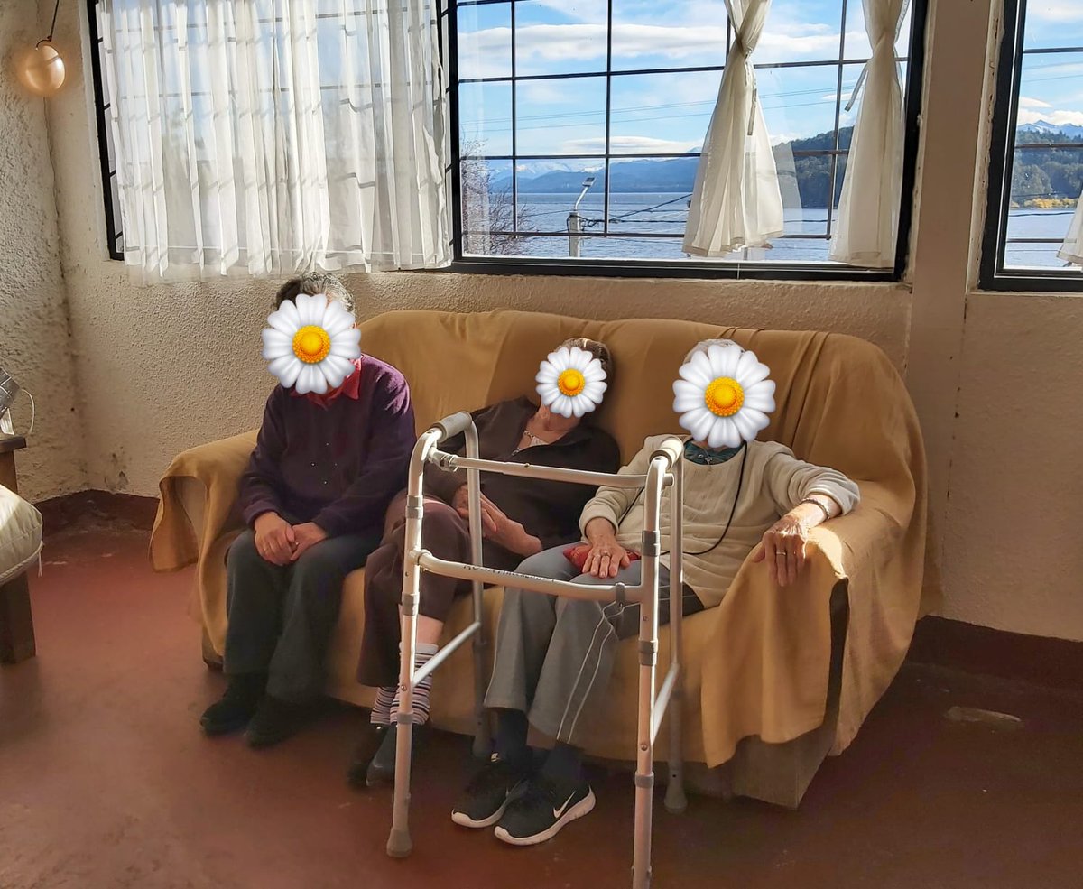 Interact_NH_'s tweet photo. El pasado siete de mayo comenzamos un nuevo proyecto en el que consiste ir a pasar un rato con las Abuelas del geriátrico Araucaria, en este proyecto también iremos cada quince días a pasar el rato con las abuelas. https://t.co/Bb2tT76d3k