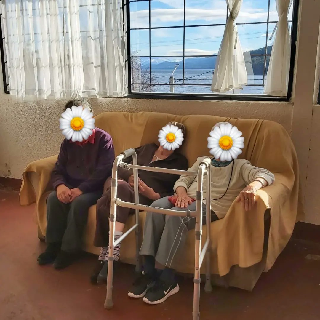 Interact_NH_'s tweet photo. El pasado siete de mayo comenzamos un nuevo proyecto en el que consiste ir a pasar un rato con las Abuelas del geriátrico Araucaria, en este proyecto también iremos cada quince días a pasar el rato con las abuelas. https://t.co/Bb2tT76d3k
