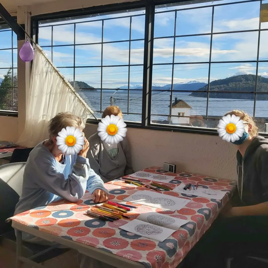 Interact_NH_'s tweet photo. El pasado siete de mayo comenzamos un nuevo proyecto en el que consiste ir a pasar un rato con las Abuelas del geriátrico Araucaria, en este proyecto también iremos cada quince días a pasar el rato con las abuelas. https://t.co/Bb2tT76d3k
