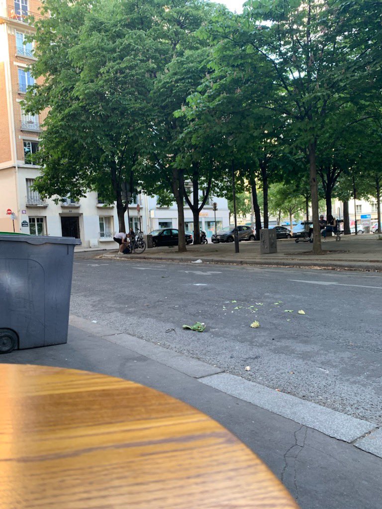 JVormus's tweet photo. Urgent : je viens de me faire voler mon vélo marque Cannondale Neo City 2 avec siège enfant a la disqueuse il y a une heure du côté de Nation une photo flou du voleur et du vélo (la personne dessus est pas le voleur 😀) partage évidemment apprécié https://t.co/Y3GWWpCA44