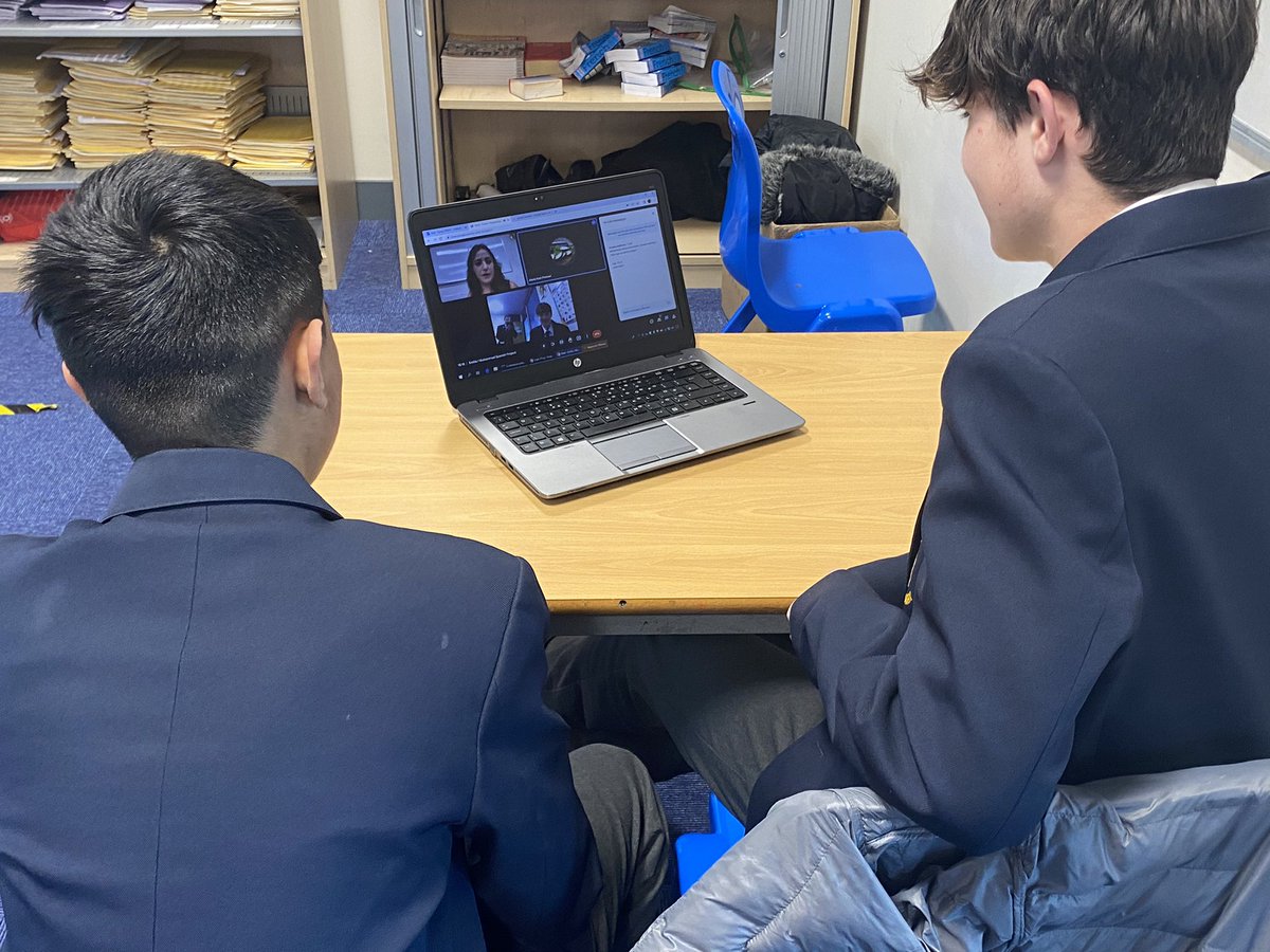 MflFp2's tweet photo. Y10 on video calls to our new partner school on Mexico City, practising their Spanish with native speakers. ¡Buen trabajo chicos! 🇲🇽 https://t.co/EhiHcFF4PB