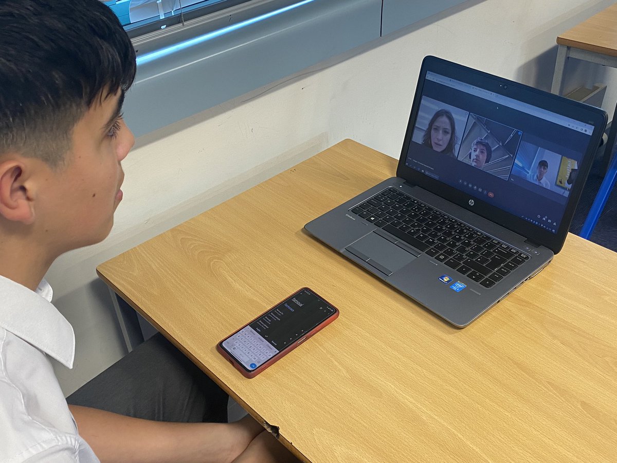 MflFp2's tweet photo. Y10 on video calls to our new partner school on Mexico City, practising their Spanish with native speakers. ¡Buen trabajo chicos! 🇲🇽 https://t.co/EhiHcFF4PB