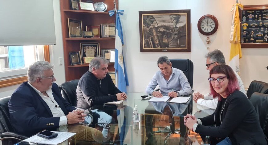 sasia_sergio's tweet photo. La Seguridad en el Sistema Ferroviario es un pilar fundamental para consolidar su desarrollo, el cuidado de los usuarios y de la carga transportada.

¡VAMOS POR MÁS!

@daniel_arman @lena_davila
@MindeTransporte @InfoCNRT #UIC https://t.co/7ohsmuv12K