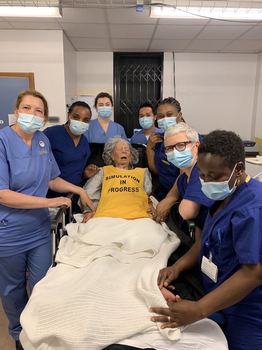 We had a great session today in Endoscopy. The staff practised A-E assessments and the Massive Haemorrhage Protocol #simulation #teamuhd #nursingweek