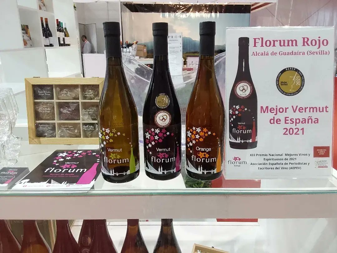 SaboresSevilla's tweet photo. 🥃🥃Presentación #cata #maridaje de 🍇 @VermutFlorum con su #VermutRojo de #AlcaládeGuadaíra➡️ en nuestro stand de #SaboresdelaProvinciadeSevilla @Fenavin_Oficial #CiudadReal.
#ProvinciadeSevilla #VermutFlorum #Vermut #lahoradelvermut #TdsVinos
🌐 https://t.co/FmBdrydWud https://t.co/X3kdLnjMne