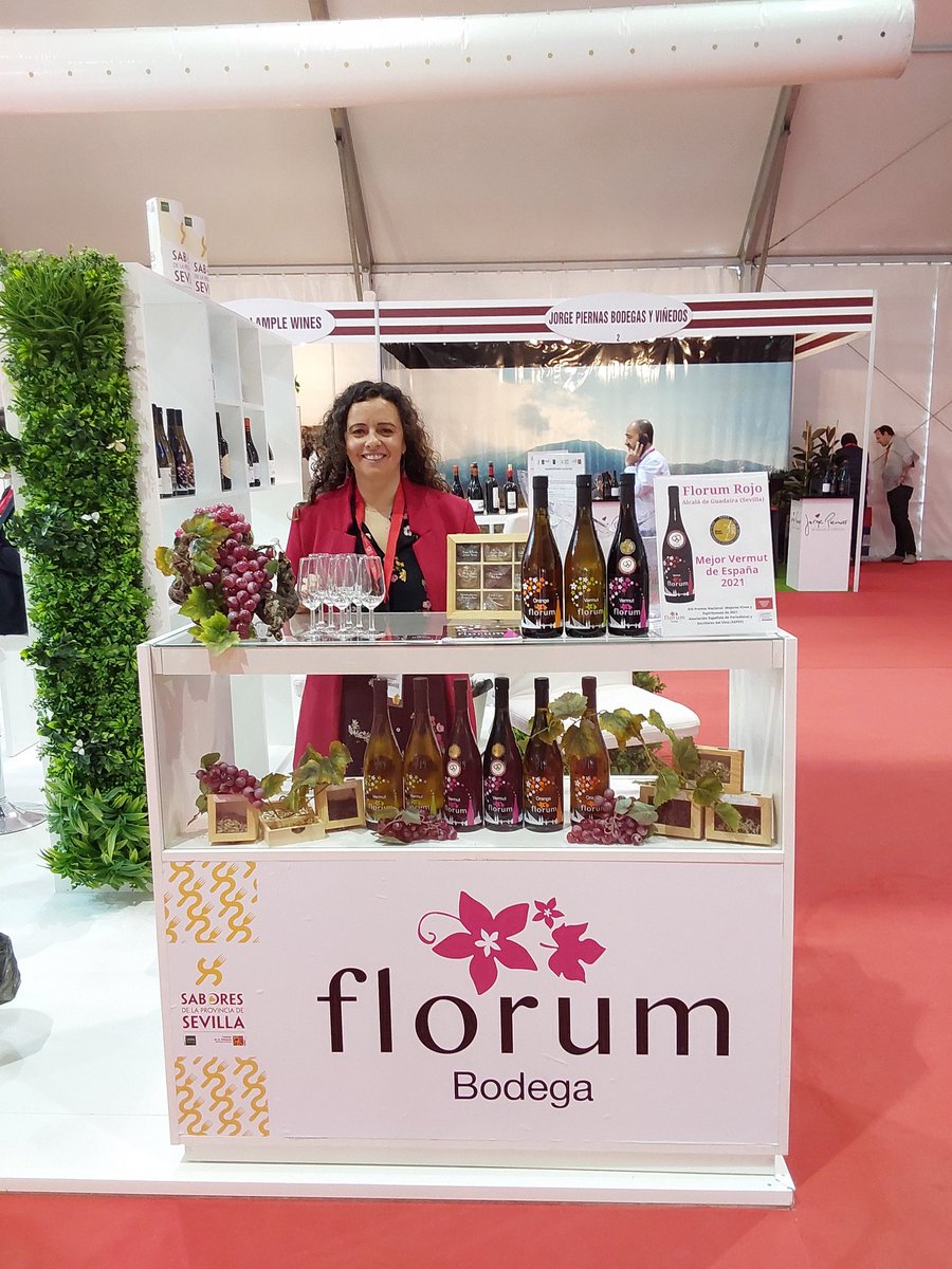 SaboresSevilla's tweet photo. 🥃🥃Presentación #cata #maridaje de 🍇 @VermutFlorum con su #VermutRojo de #AlcaládeGuadaíra➡️ en nuestro stand de #SaboresdelaProvinciadeSevilla @Fenavin_Oficial #CiudadReal.
#ProvinciadeSevilla #VermutFlorum #Vermut #lahoradelvermut #TdsVinos
🌐 https://t.co/FmBdrydWud https://t.co/X3kdLnjMne