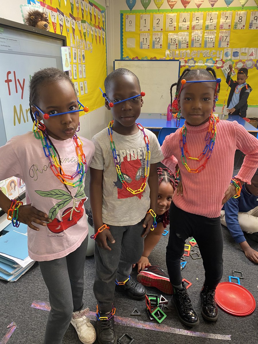 MissMurray2324's tweet photo. Look at these fashionistas 😎 Who designed their own jewellery and sunglasses 👌🏻 https://t.co/2GDokxOW9c