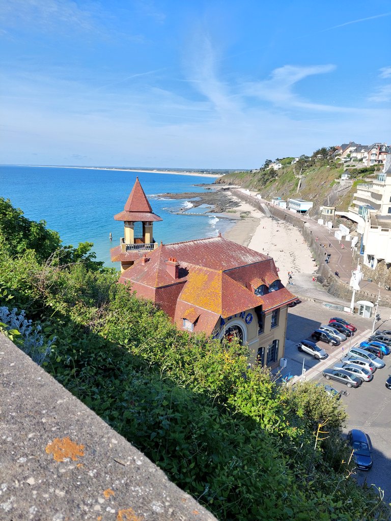 dorota_lichmira's tweet photo. A quick photo recap of our day yesterday. Day 3 of #partnerdays with @EMNormandie Great sessions with @Bourdin_Seb and @JSoreauEMNorman , and a trip to @ville_granville 👋 https://t.co/UrK97tphAP