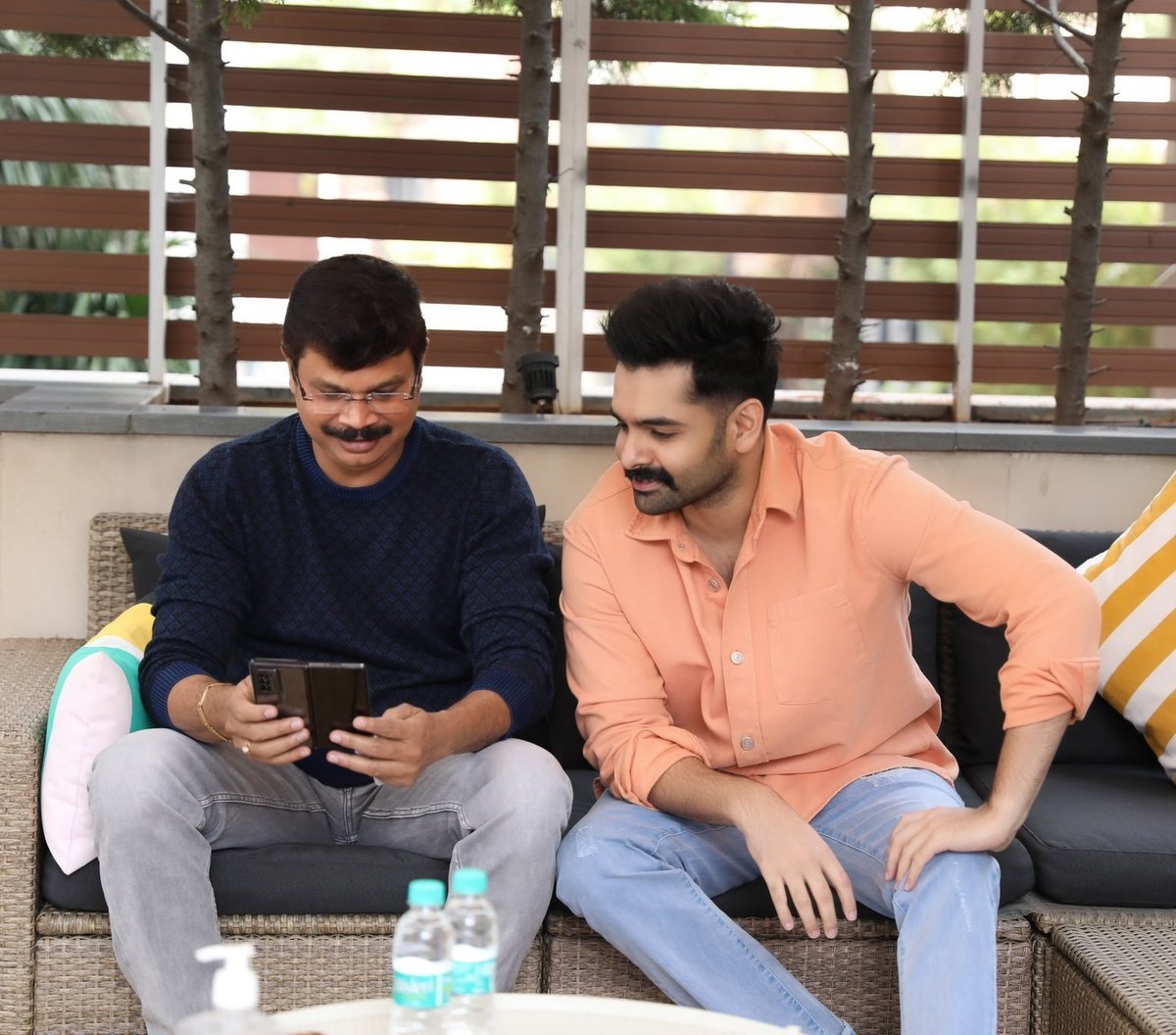 DOUBLEISMART_'s tweet photo. Name. ??? #RAPO20
Dir #BoyapatiSrinu
Fighters #RamLakshman
Music @MusicThaman
Producer @SS_Screens ,@dwarakacreation
Genre #MASSSSSSS https://t.co/auRrfLx1o3