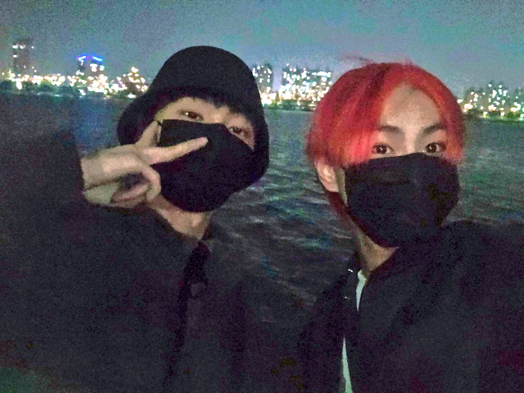 artinmeowz's tweet photo. sometimes i think people fail to realize that jay and jungwon are literally best friends. they are inseparable. they talk about each other a lot. they enjoy each other’s company. they are comfortable around each other. i’m so happy to be a witness of this friendship ♥️ https://t.co/b1glqsOq1S