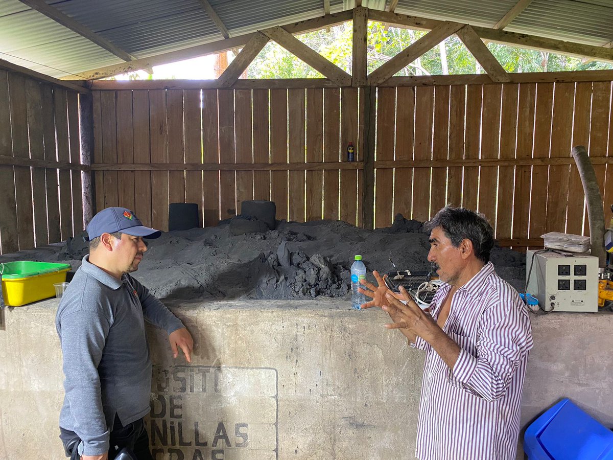 PureEarthPeru's tweet image. Como alternativa a métodos tradicionales, @PureEarthNow instauró programas de capacitación en técnicas de minería libres de mercurio. Visitamos la Concesión Minera Formalizada Paolita II del señor Pedro Ynfantes, pionero en estas técnicas en Madre de Dios. #PureEarthPeru