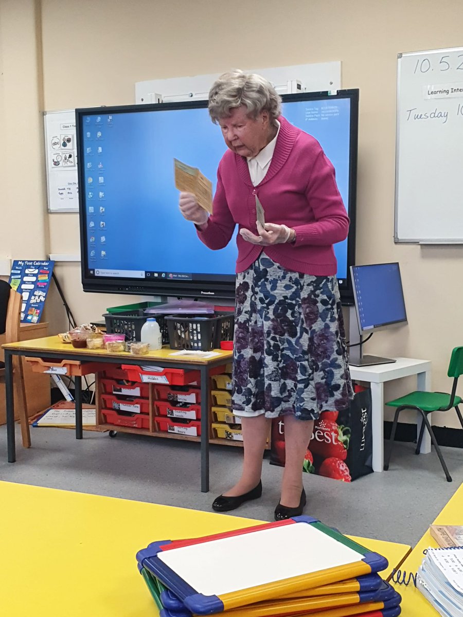 KillinPrimary's tweet photo. An amazing morning was had with Jean Currie, who was 8 years old at the outbreak of WW2! Inspiring stories which had the children sat on the edge of their seats. A huge thanks to Jean for her time and giving our children an experience they will not forget! @strathcarron1 ❤️❤️👏 https://t.co/hDIOpJM0Y1